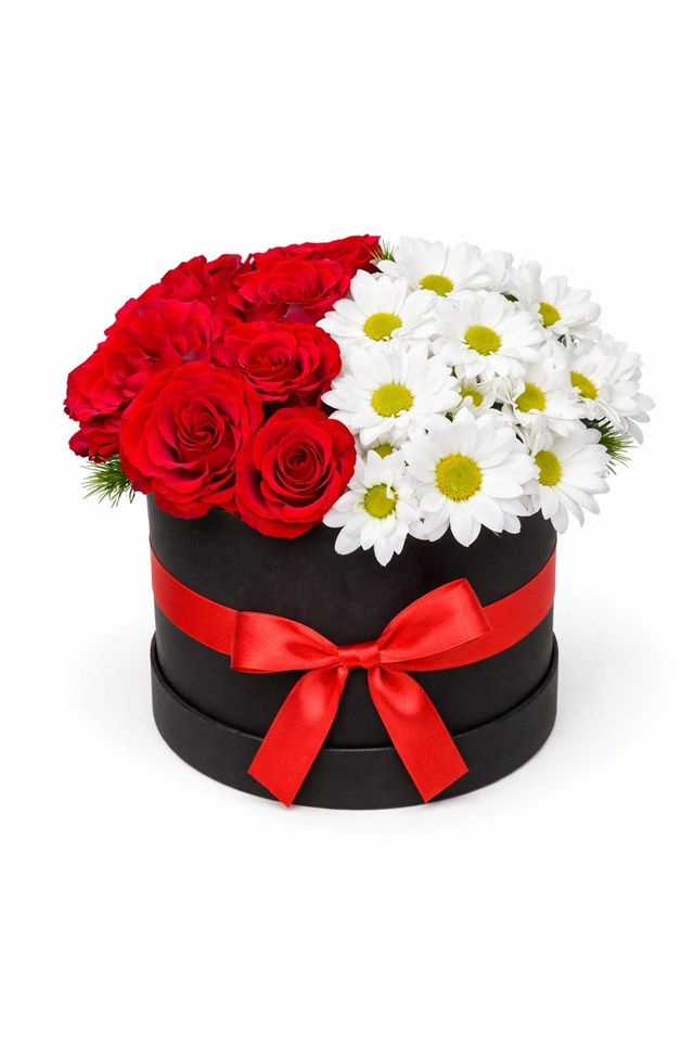 Aşk & Saflık – Siyah Kutuda Kırmızı Gül ve Beyaz Papatya