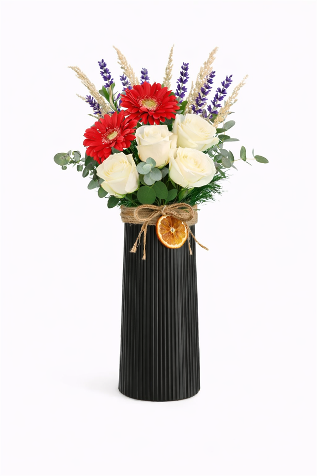 Beyaz Güller & Kırmızı Gerbera Şıklığı