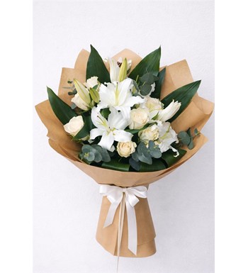 Beyaz Lilyum & Beyaz Gül Buketi 