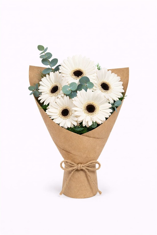 Doğal Zarafet – Kraft Ambalajlı Beyaz Gerbera Buketi