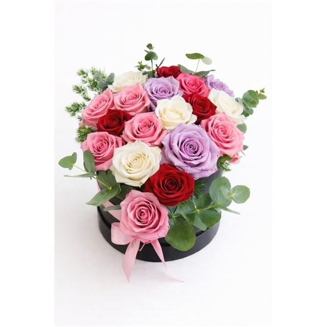 Renklerin Uyumu – Karışık Gül Kutusu